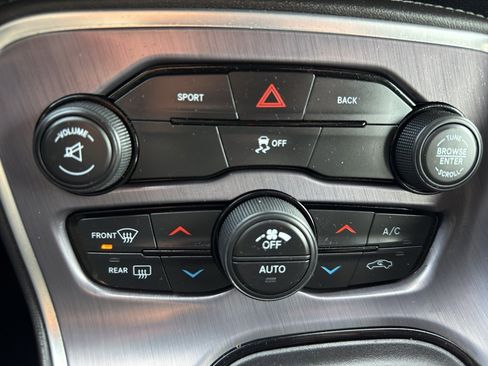 Used 2016 Dodge Challenger SXT image 18