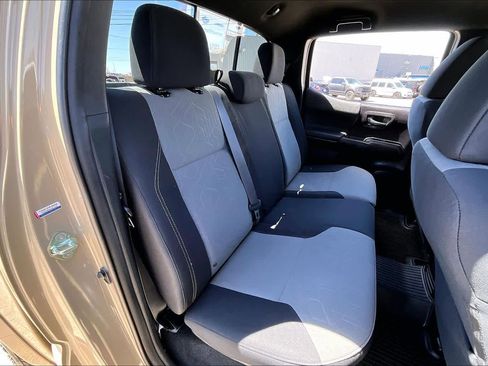 Used 2020 Toyota Tacoma TRD Sport w/ Technology Package AWD/4WD image 18