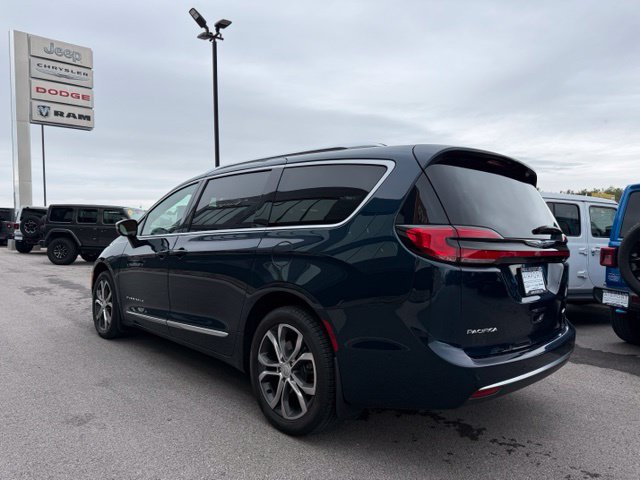 Used 2025 Chrysler Pacifica Pinnacle AWD/4WD image 5