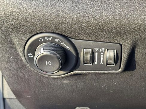 Used 2022 Jeep Compass Limited w/ (RED) Package image 28