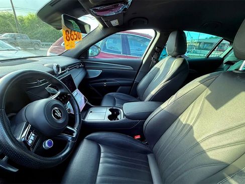 Used 2024 Maserati Grecale GT image 10