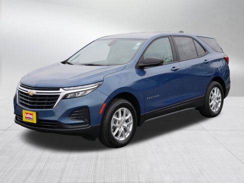Used 2024 Chevrolet Equinox LS w/ LS Convenience Package AWD/4WD image 3