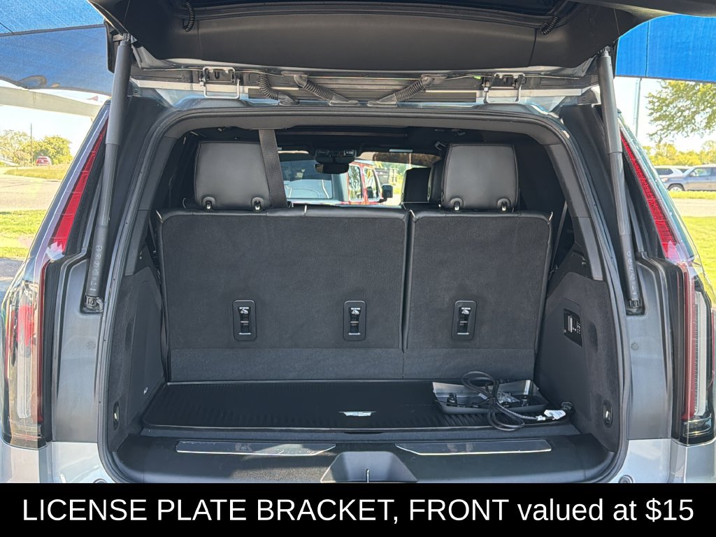 Used 2023 Cadillac Escalade Sport w/ LPO, ONYX Package AWD/4WD image 12