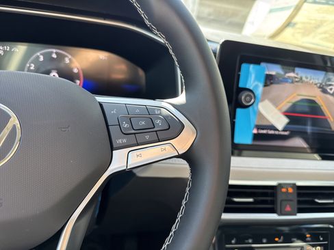 New 2026 Volkswagen Taos SE AWD/4WD image 30