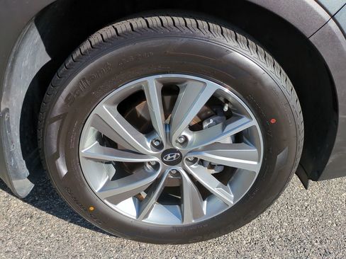 Used 2019 Hyundai Santa Fe Limited image 11