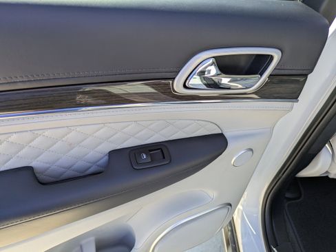 Used 2018 Jeep Grand Cherokee Summit image 12