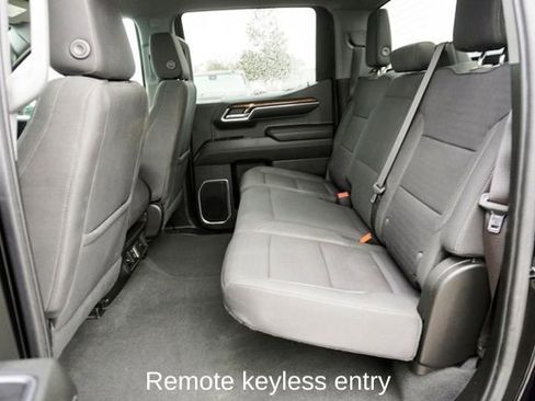 Used 2023 GMC Sierra 1500 SLE image 7