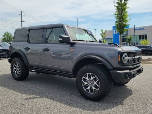 Used 2025 Ford Bronco Badlands AWD/4WD image 3