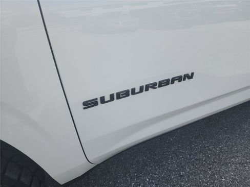 Used 2023 Chevrolet Suburban Z71 w/ Z71 Off-Road Package image 10