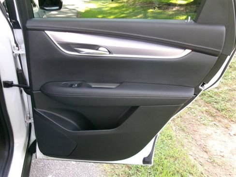 Used 2022 Cadillac XT5 Luxury w/ LPO, Radiant Package FWD image 19