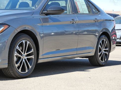 Used 2025 Volkswagen Jetta Sport image 5