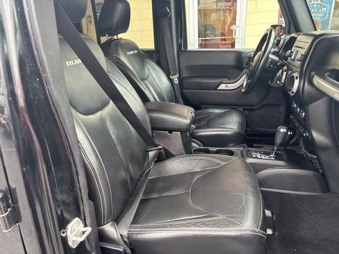 Used 2015 Jeep Wrangler Unlimited Rubicon w/ Connectivity Group AWD/4WD image 21