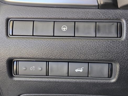 Used 2023 Nissan Rogue SL w/ SL Premium Package image 23