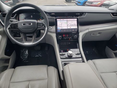 Used 2022 Jeep Grand Cherokee Overland w/ Luxury Tech Group IV image 30