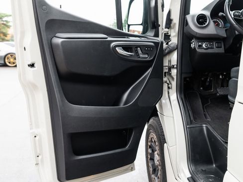 Used 2022 Mercedes-Benz Sprinter 2500 image 17