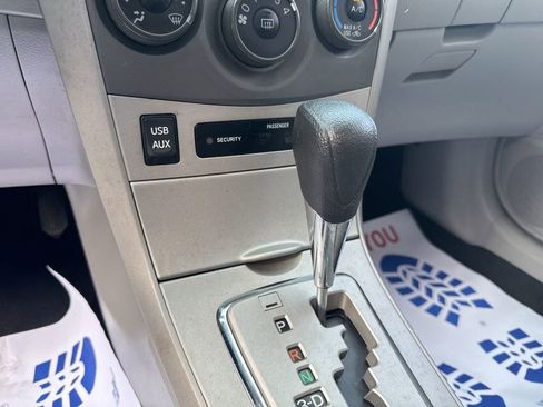 Used 2013 Toyota Corolla LE image 22