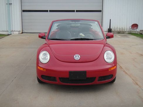 Used 2010 Volkswagen Beetle Final Edition FWD image 3