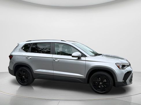 New 2026 Volkswagen Taos SE FWD image 4