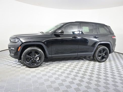Used 2023 Jeep Grand Cherokee Limited w/ Black Appearance Package image 2