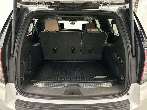 Used 2024 Chevrolet Suburban Premier w/ Advanced Technology Package AWD/4WD image 23