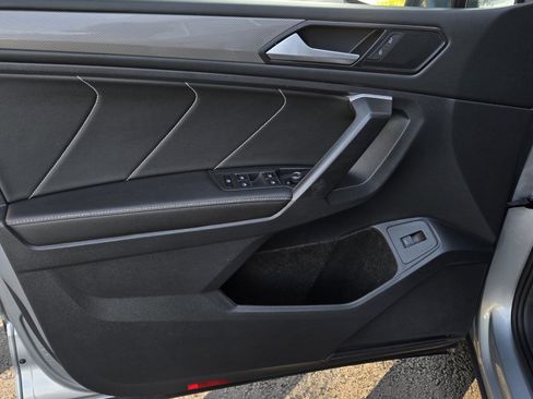 Used 2024 Volkswagen Tiguan SE image 9