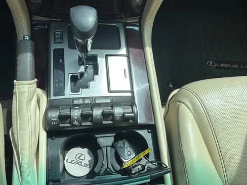 Used 2013 Lexus LX 570 4WD w/ Luxury Pkg image 12