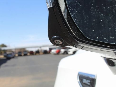 Used 2024 GMC Yukon Denali w/ Advanced Technology Package image 16