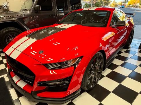 Used 2020 Ford Mustang Shelby GT500 w/ Carbon Fiber Track Pack RWD image 1