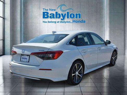 Used 2023 Honda Civic Touring image 4
