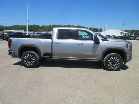New 2026 GMC Sierra 2500 Denali Ultimate AWD/4WD image 3