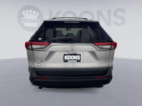 Used 2021 Toyota RAV4 LE image 5