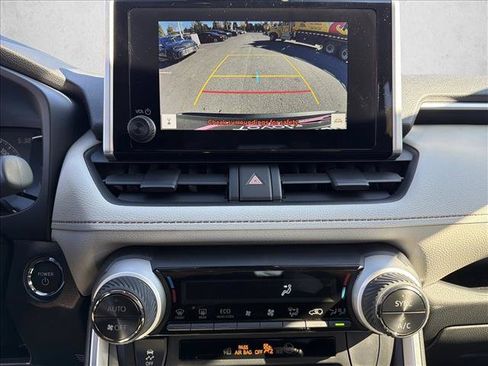 Used 2025 Toyota RAV4 XLE AWD/4WD image 17