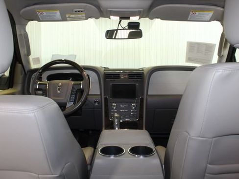 Used 2015 Lincoln Navigator 2WD image 18