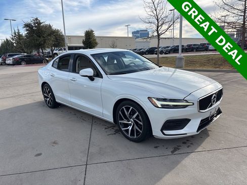 Used 2020 Volvo S60 T5 Momentum image 3
