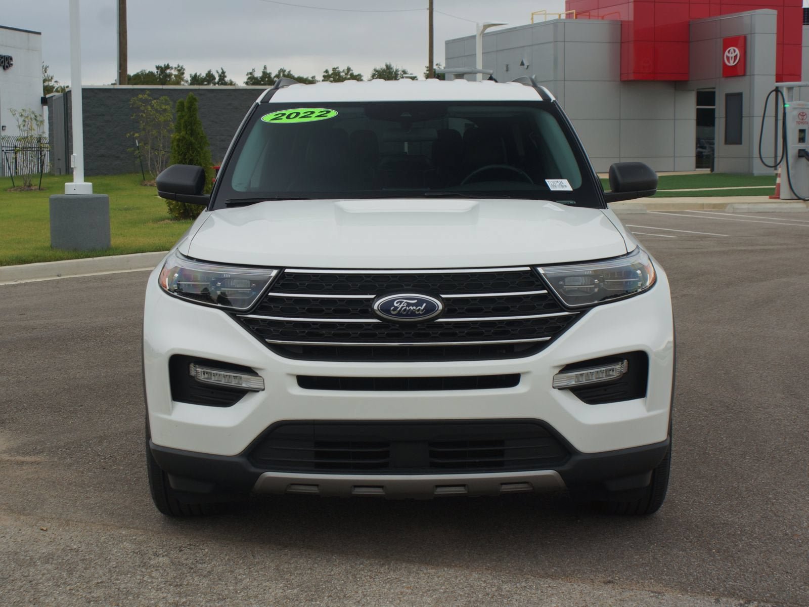 Used 2022 Ford Explorer XLT w/ Equipment Group 202A RWD image 26