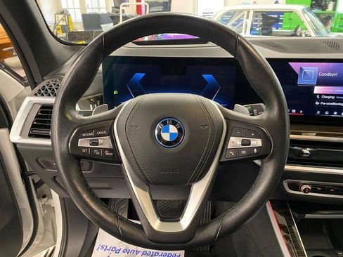 Used 2024 BMW X5 xDrive50e image 5