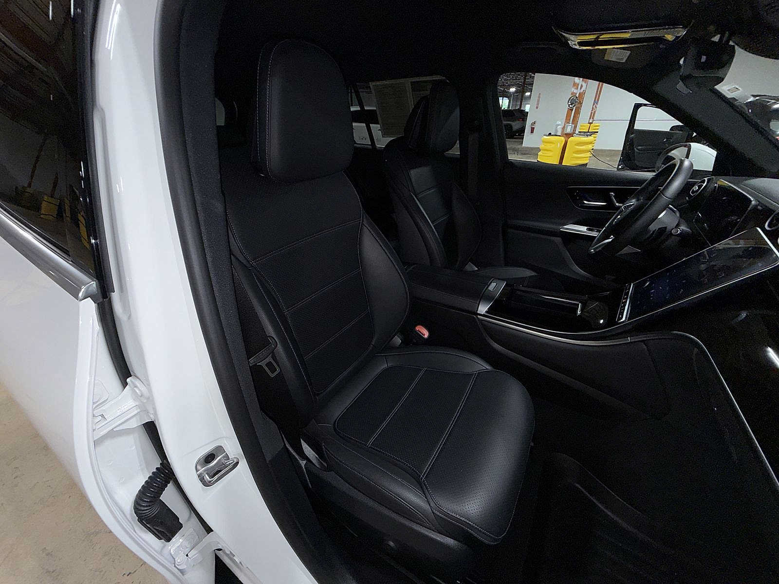 Used 2024 Mercedes-Benz GLC 300 4MATIC image 16