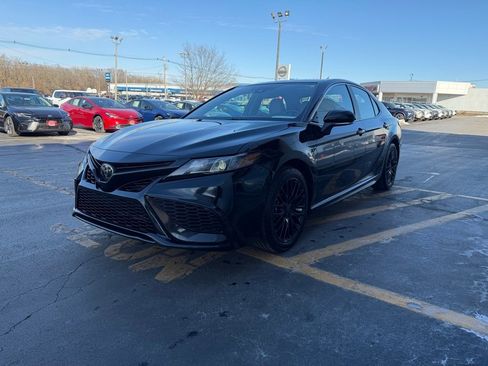 Used 2024 Toyota Camry SE image 9