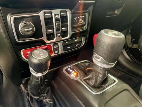 Used 2024 Jeep Wrangler Unlimited Rubicon w/ Technology Group AWD/4WD image 19