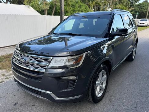 Used 2018 Ford Explorer XLT w/ Equipment Group 201A FWD image 4