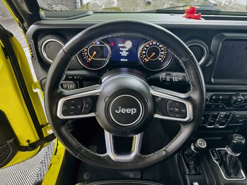 Used 2022 Jeep Wrangler Unlimited Sahara w/ Dual Top Group AWD/4WD image 16