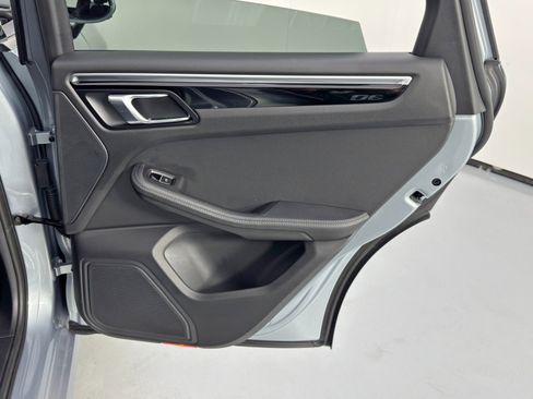 Used 2023 Porsche Macan image 43
