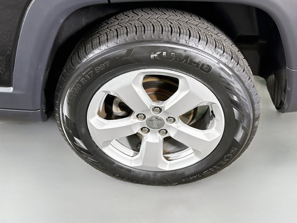 Used 2018 Jeep Compass Latitude AWD/4WD image 33