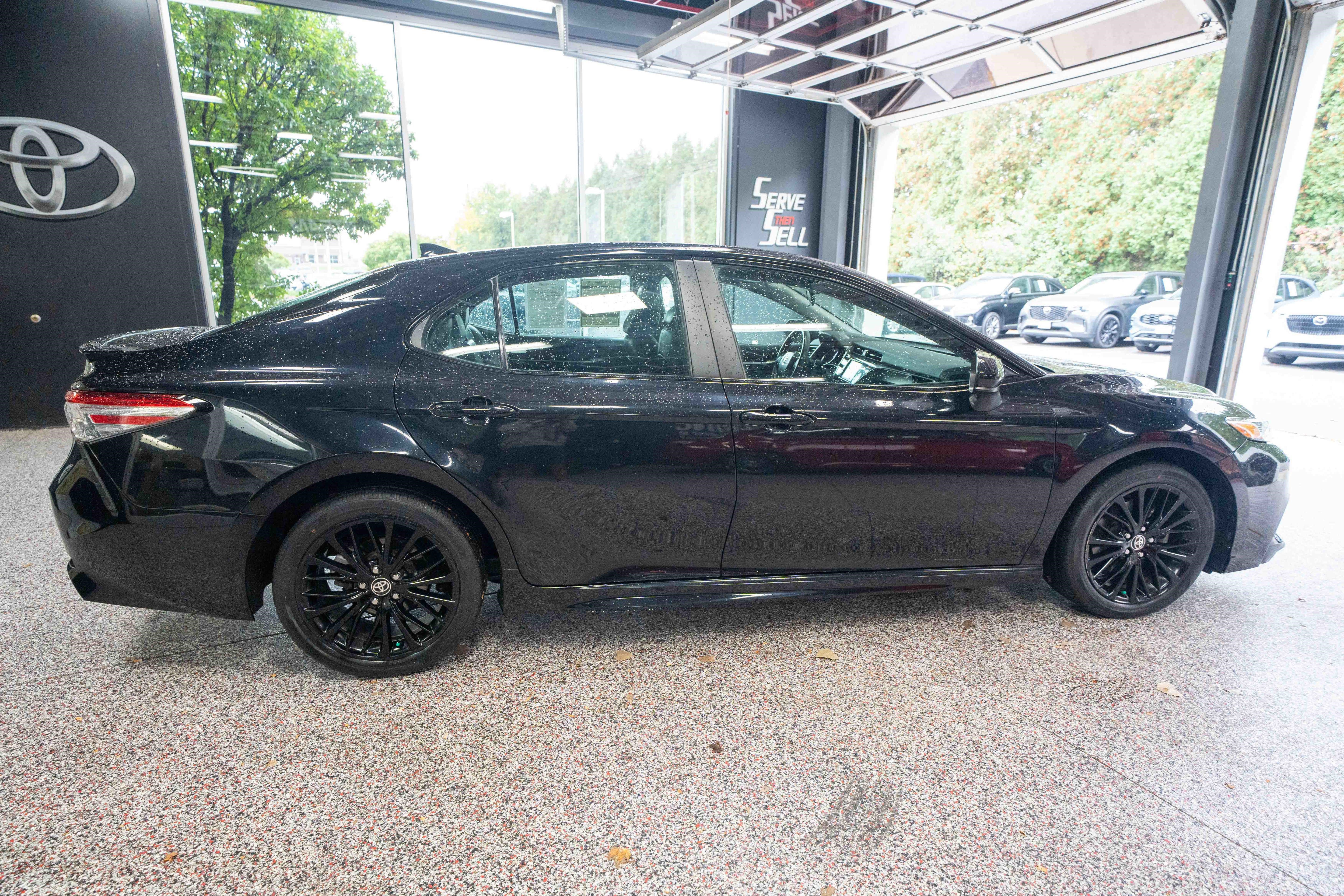Used 2020 Toyota Camry SE FWD image 4