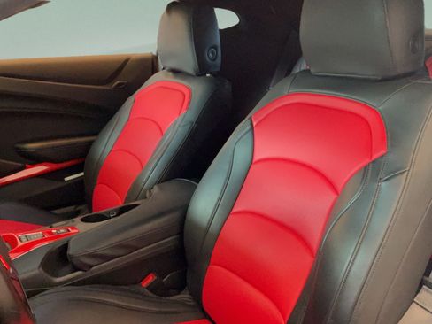 Used 2021 Chevrolet Camaro LT w/ Technology Package RWD image 31