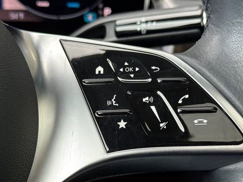 Used 2025 Mercedes-Benz GLC 300 4MATIC image 38