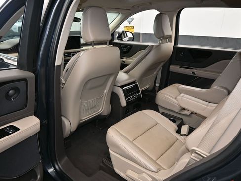 Used 2022 Lincoln Aviator Reserve w/ Elements Package Plus image 38