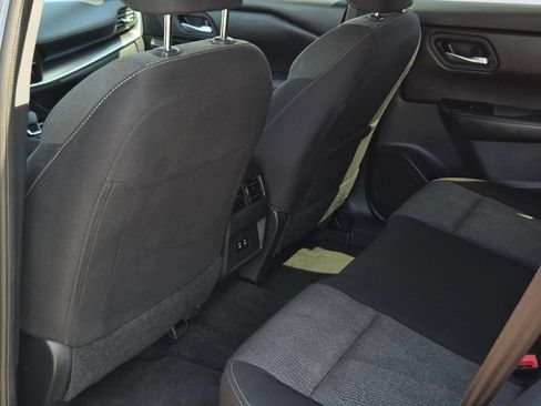 Used 2025 Nissan Rogue SV FWD image 37