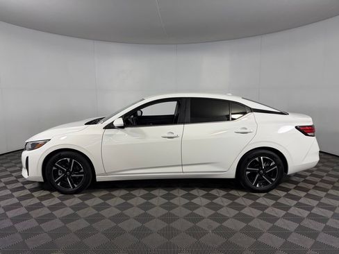 Used 2025 Nissan Sentra SV FWD image 9