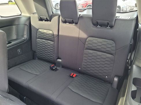 Used 2025 Nissan Pathfinder S image 9